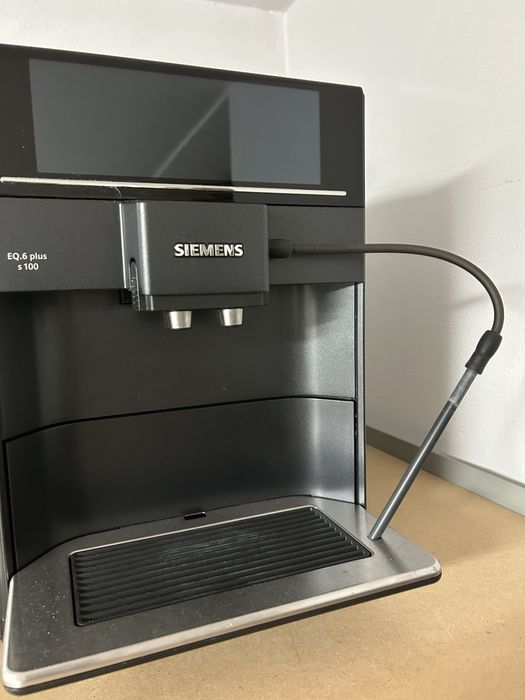 Ekspres Siemens EQ6 plus S100, wyświetlacz dotykowy, LED