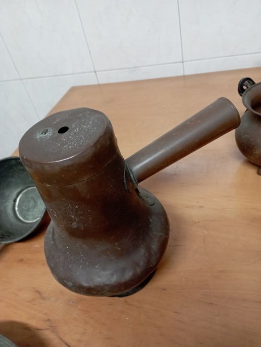 Antigos utensilios de cozinha em cobre