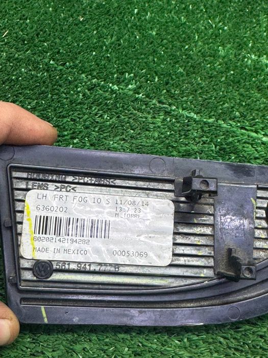 Світловідбивач (катафот) передній лівий Volkswagen Passat b7 USA 10-14