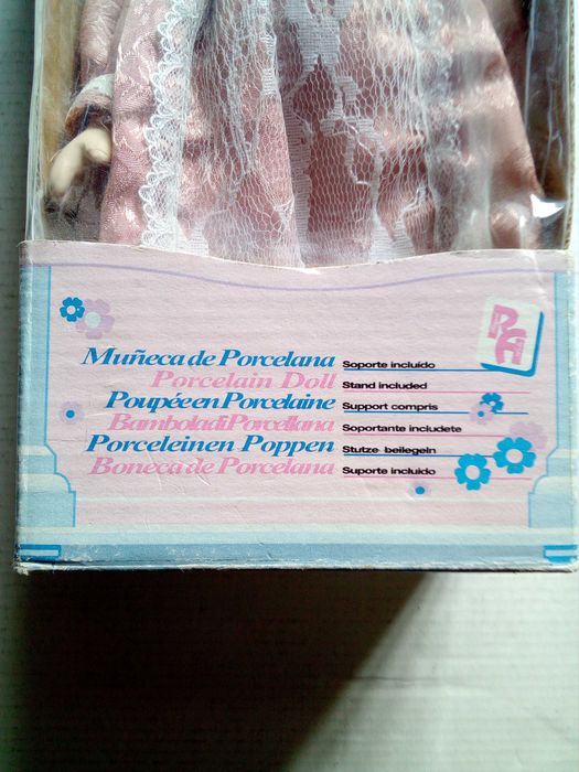 Boneca de Porcelana nova ainda na caixa