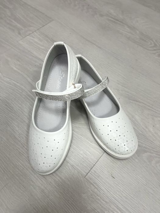 Дуже гарні туфлі, 35 розмір