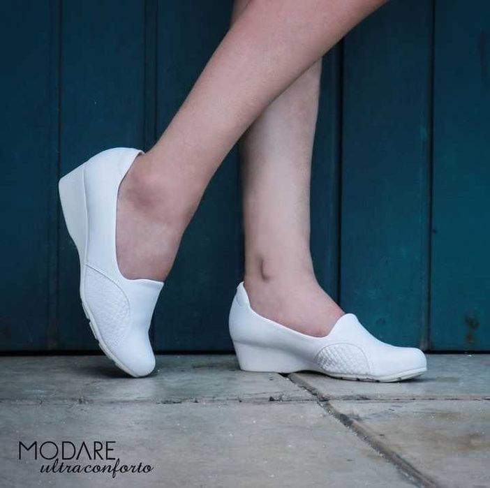 Lote de Sapatos Brancos Confortáveis Profissionais (Enfermagem / Estética) – Novo Stock