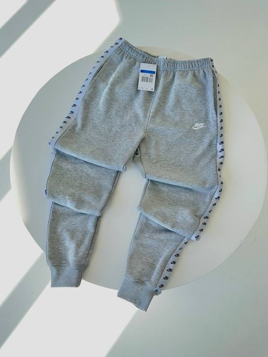 Nike оригінал костюм на мікрофлісі із лампасами та вишивкою С-ХЛ