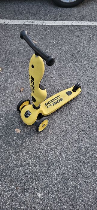 Trotinete Scoot and Ride Amarela
