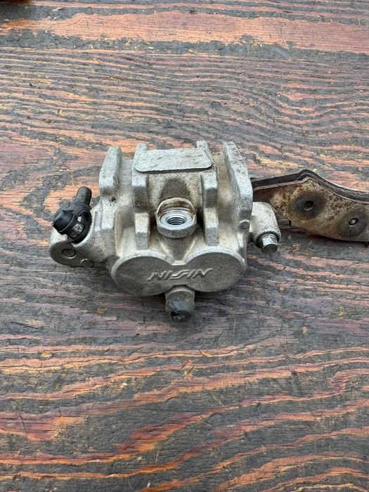 nissin zacisk jarzmo przod przedni suzuki rm rmz rmx 125 / 250 / 450