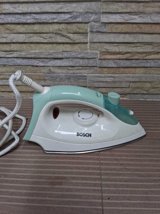 Vende-se Ferro de Engomar Bosch Novo