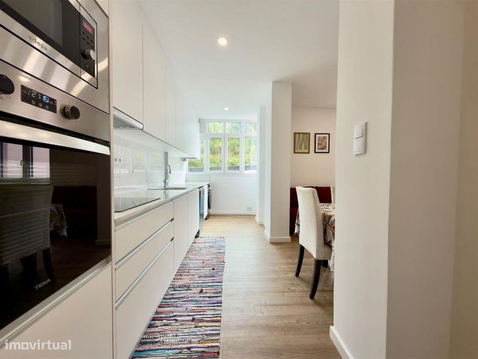 Apartamento T4 com garagem na Guarda Inglesa, Santa Clara