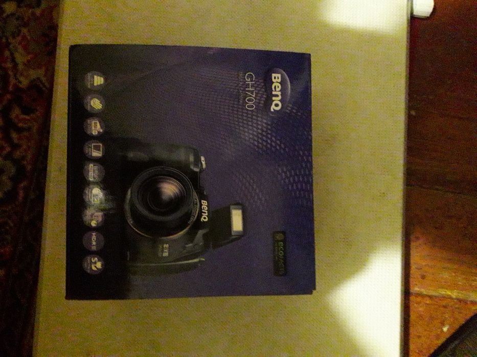Фотоапарат Benq отличное состояние только отходит прищепка фотовспышки