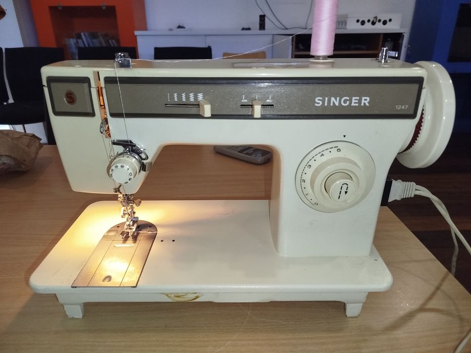 Máquina de costura Singer 1247