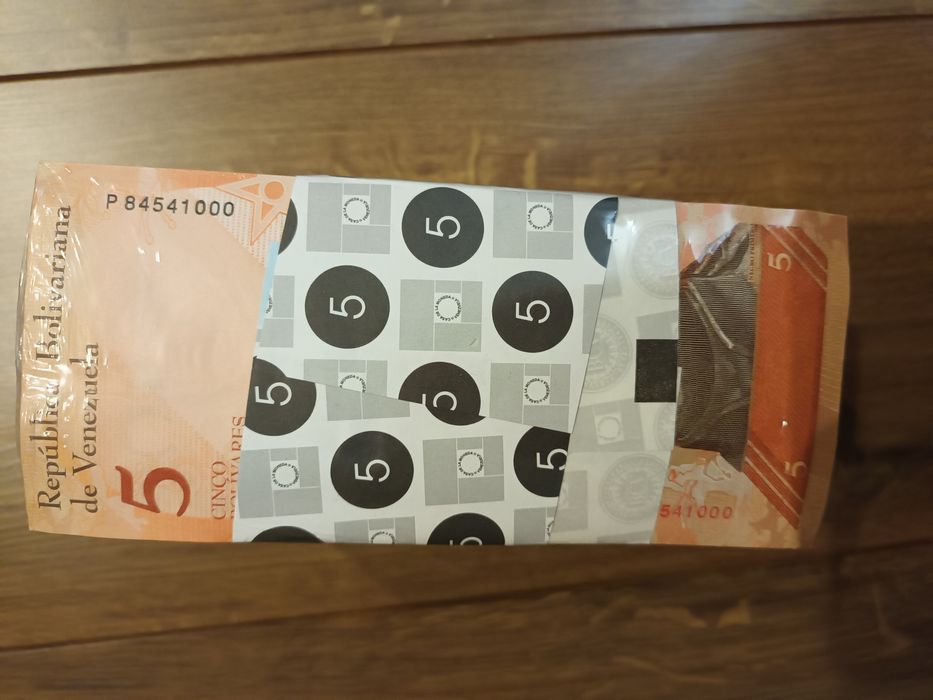 Venezuela Bolivares nominał 5 Pancernik  zgrzewka 1000szt Stan bankowy