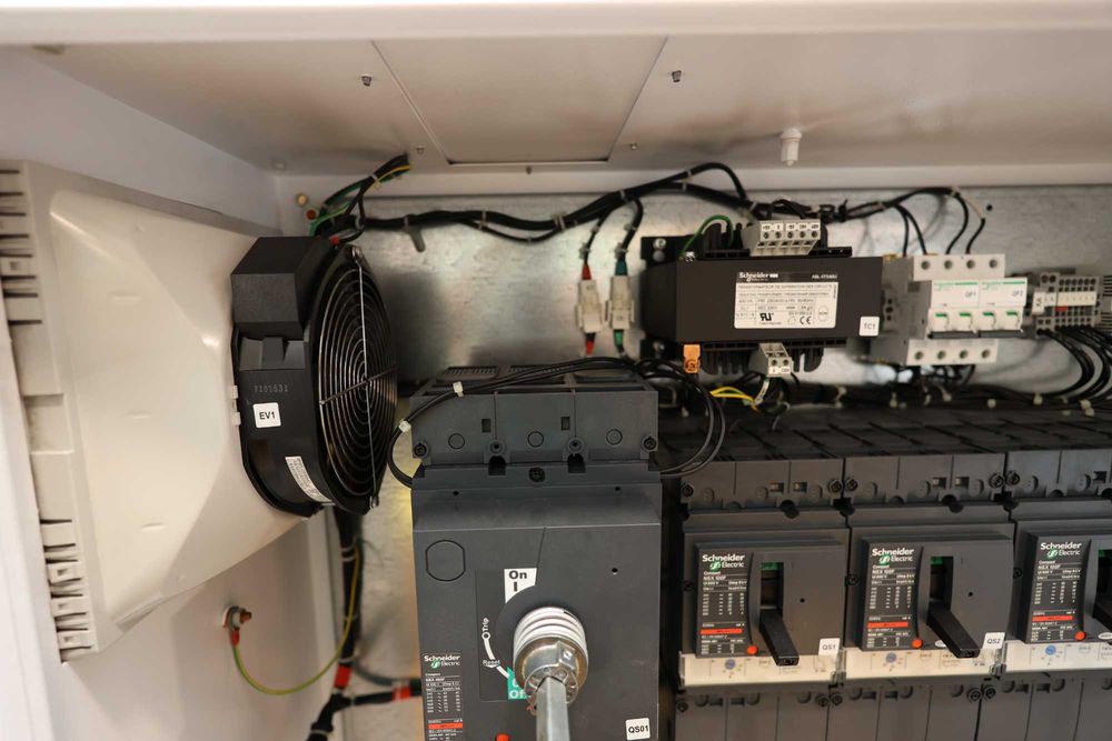 Quadro de Baterias Scheneider Electric VLBVAF4P com Diagrama