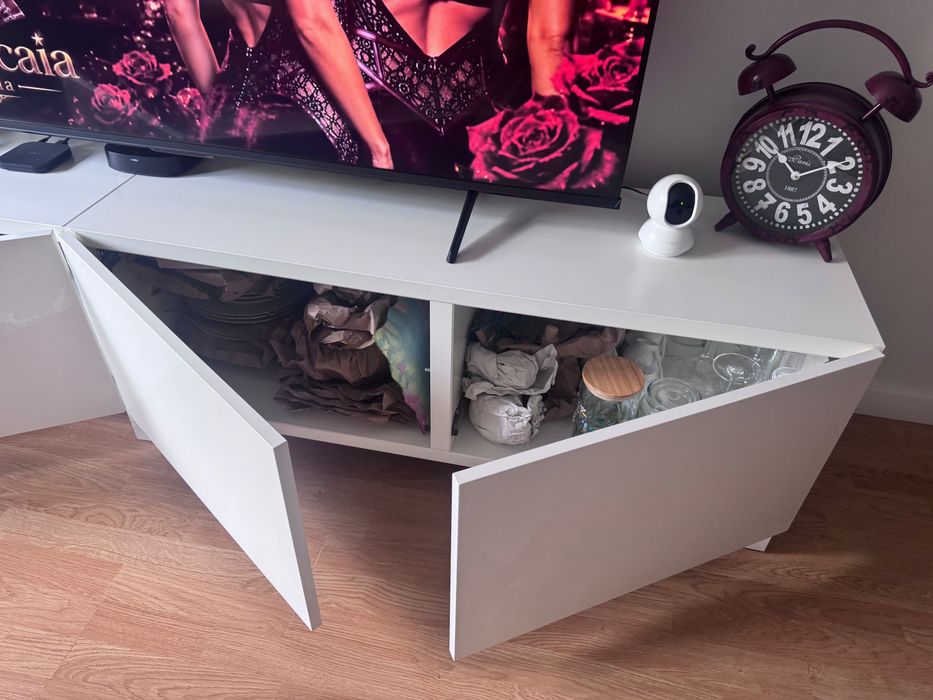 Móvel TV / Aparador Branco 240 cm – 200€ Negociáveis