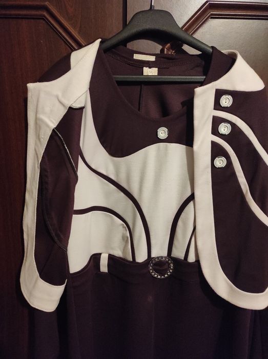 Плаття з накидкою