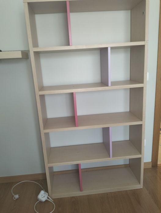 Quarto menina em excelente estado.