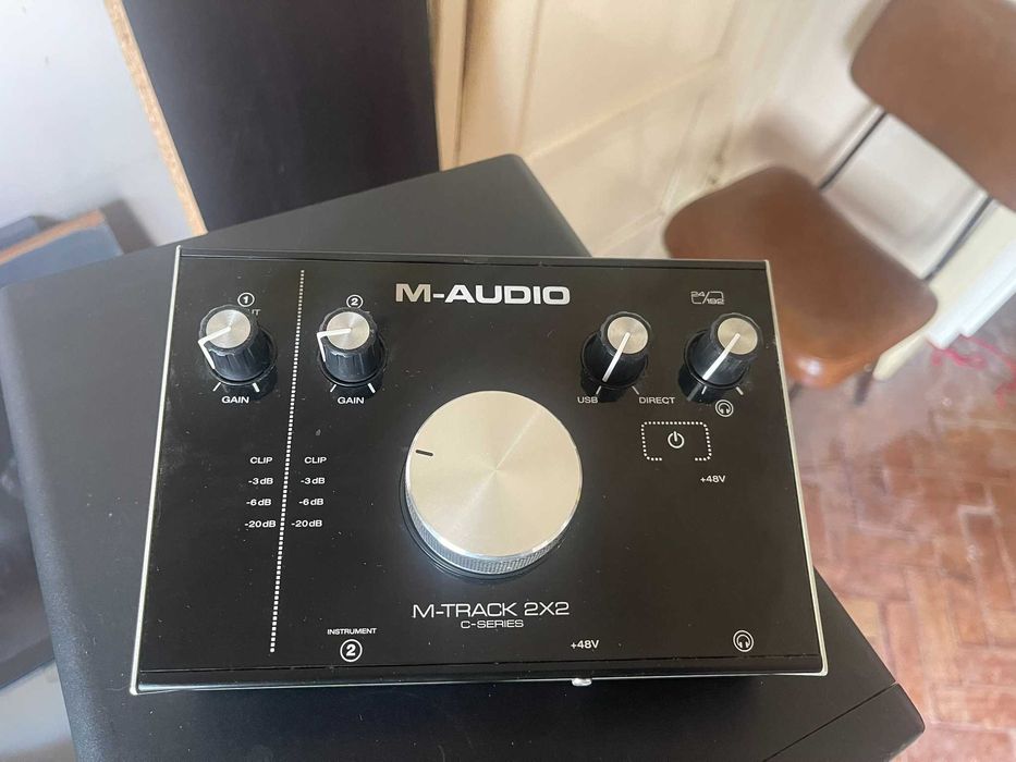Par Colunas M-Audio BX8 D2 + Interface M-Audio M-Track 2×2 !
