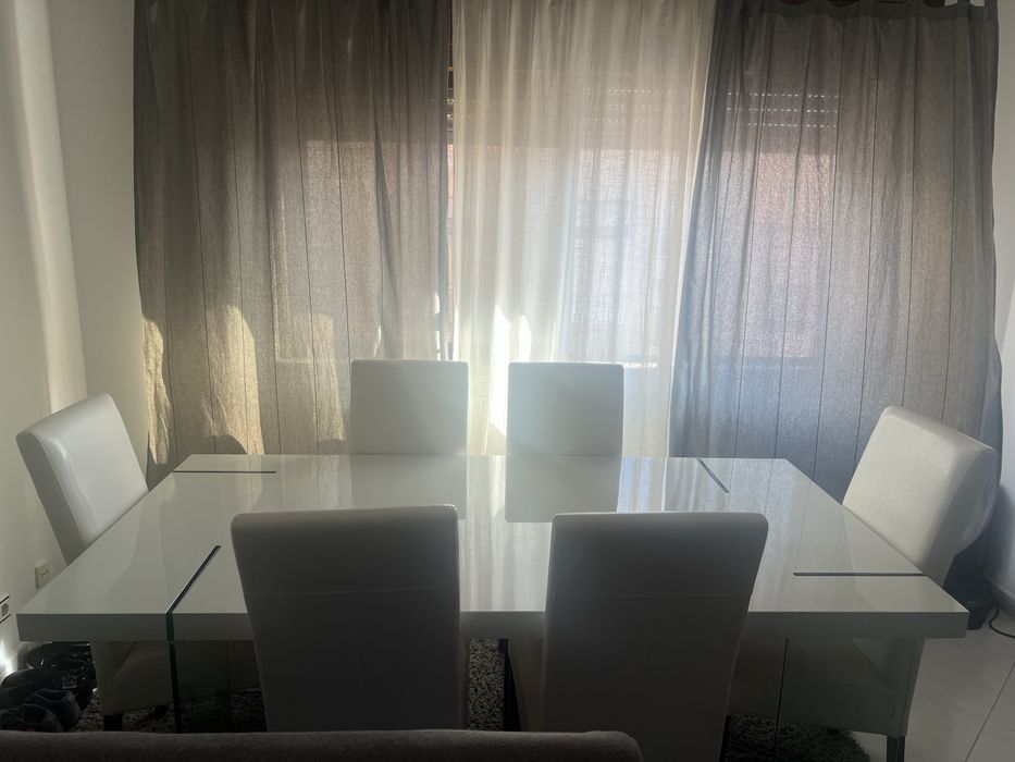 Mesa ikeia com 4 cadeiras