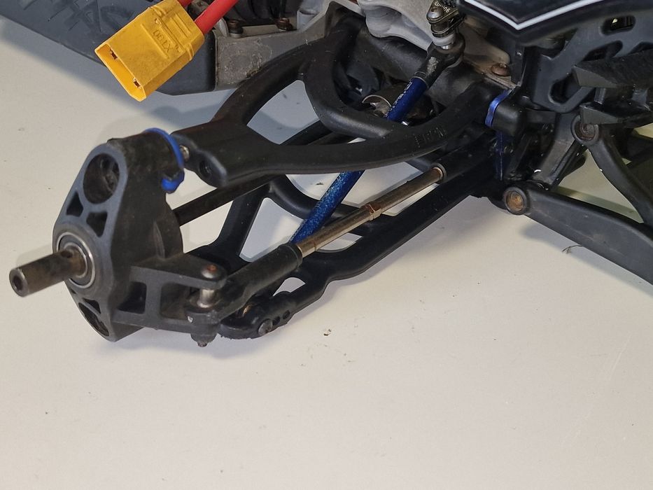 Traxxas Erevo 2.0 hobbywing max6 g2 proline.