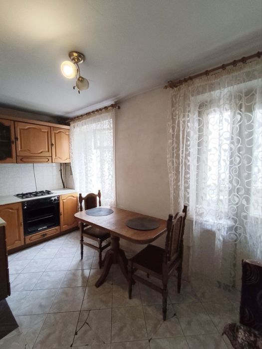 Продам пятикімнатну кваптиру на Відінській 25