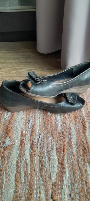 Skórzane na koturnie Lasocki