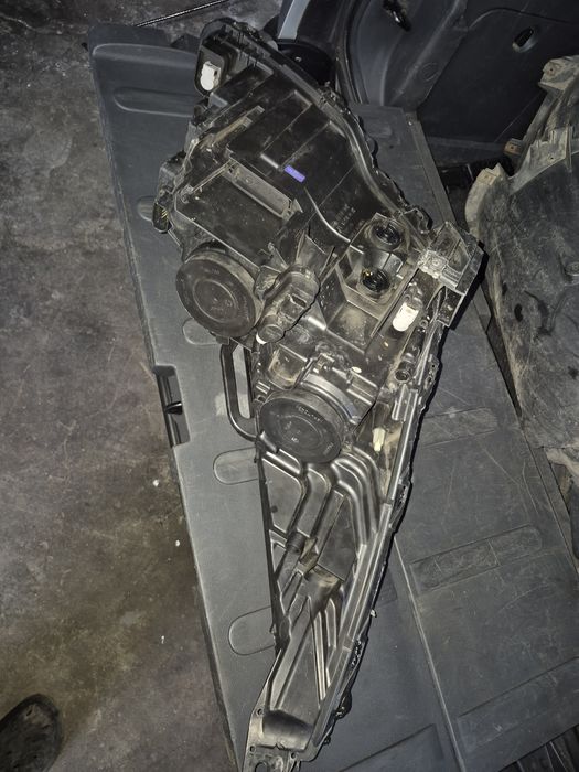 Lampa przednia lewa strona peugeot 3008 5008