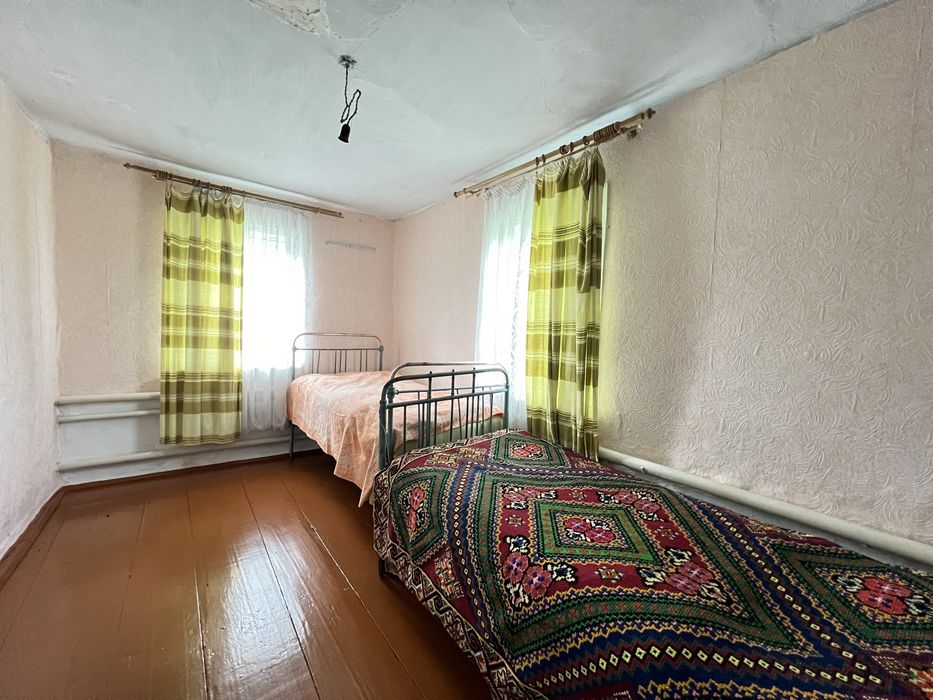 Будинок в селі Острів  поруч сосновий ліс та річка