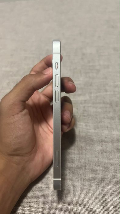 Iphone 12 128gb Branco com capa de protecao azul