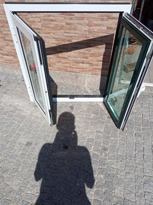 Janela e portada em alumínio