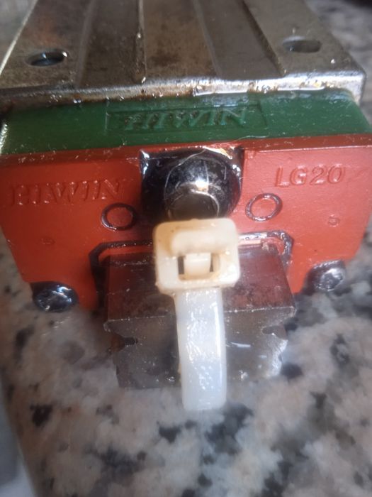 Vendo guia Linear hiwin 20mm com 940mm