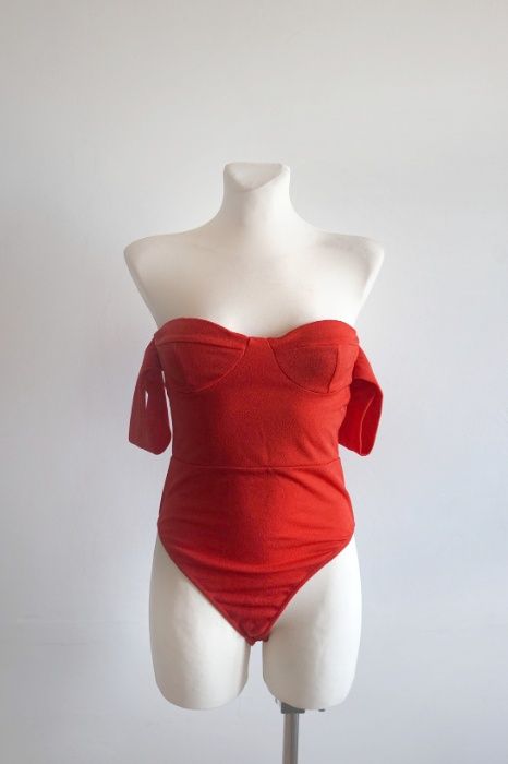 Piękny czerwone body jednoczęściowe S