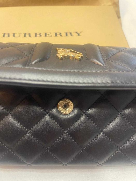 Carteira Burberry | Pele Preta – Semi Nova | C/ Caixa e Dust Bag | Dia da Mãe