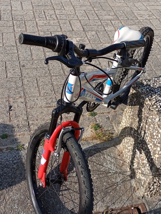 Bicicleta BTT para criança roda 20,boa qualidade,limpo e pronto para andar.