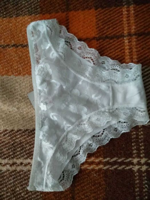 Продам трусики білі з мереживом