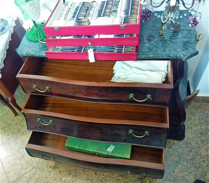 Cómoda Barriga Raiz Nogueira