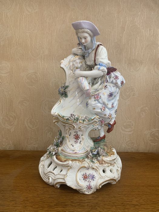 Антична порцеляна Дівчина набирає воду. CHARLES LEVY & CO PARIS