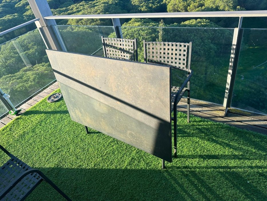 Mesa de exterior desdobrável em ferro com 4 cadeiras
