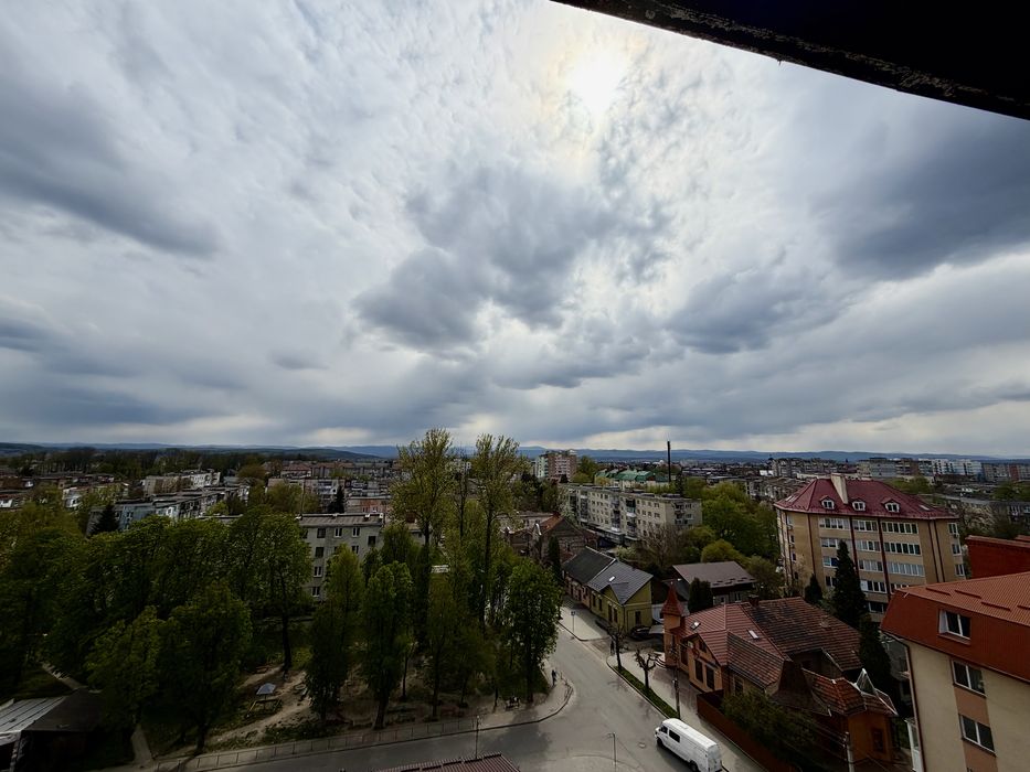 Квартира в новобудові з панорамним видом на гори