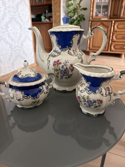 Komplet porcelanowy w kwiaty