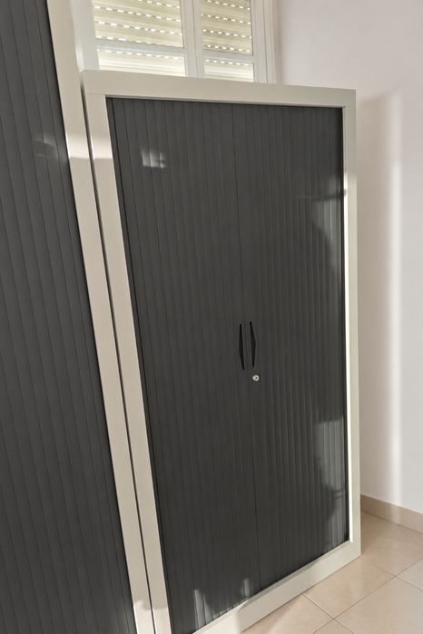 Armários de arrumação com portas de persiana