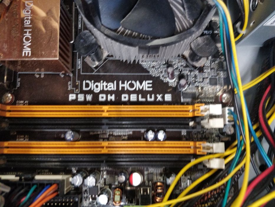 1x Komputer, 2 monitory, peryferia