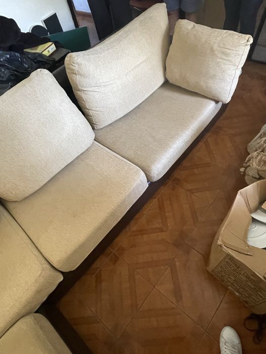 Sofa com chaise long á esquerda