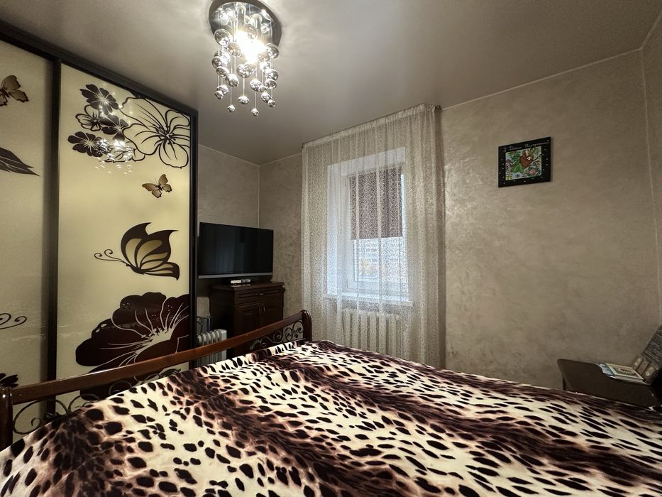 Продаж 3 кімнатноі квартири в цегляному будинку покращене планування