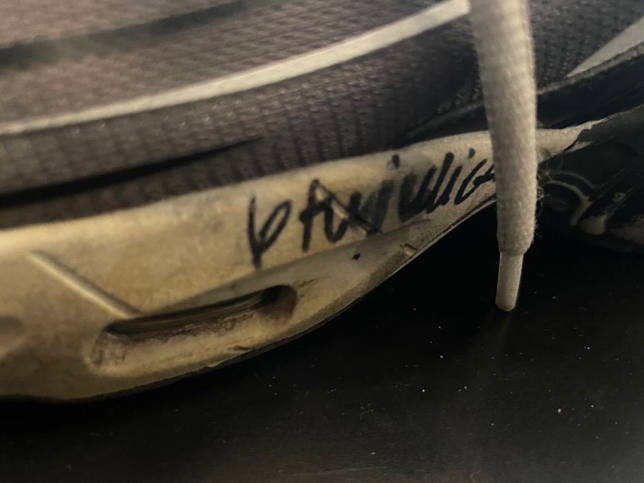 Buty z obozu czajnika z autografami