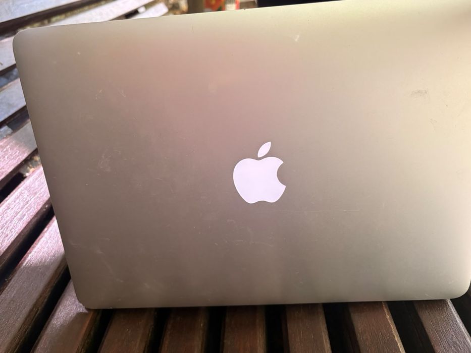 Macbook Air Monterey