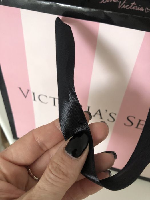 Подарунковий пакет Victoria’s Secret в смужку 28х23см