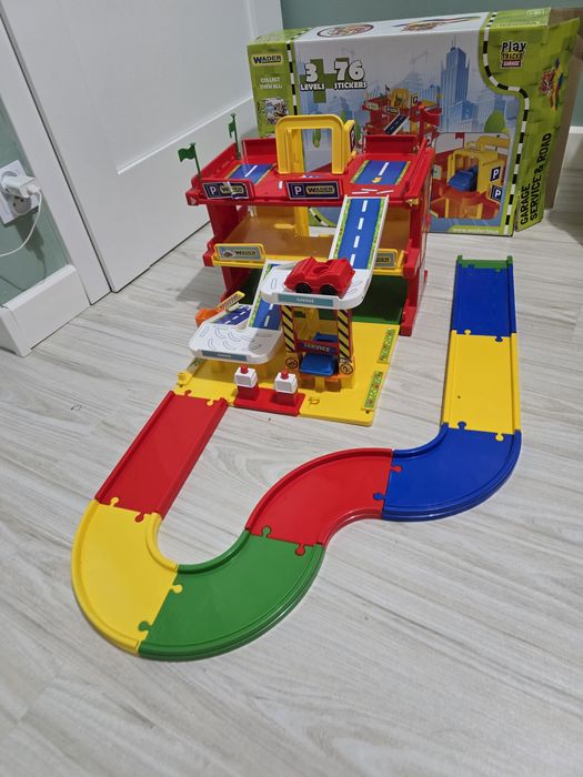 WADER Garaż Serwis z drogą 3 poziomy 50470 Zabawka dla dzieci + 2 autk