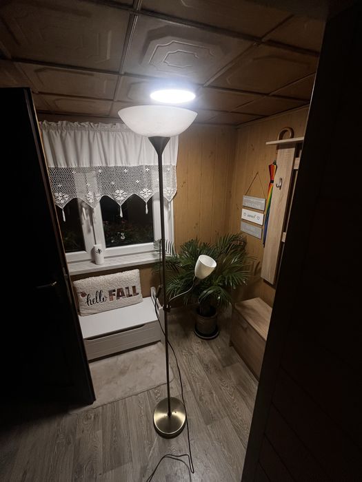 Lampa stojąca z dodatkowym kinkietem