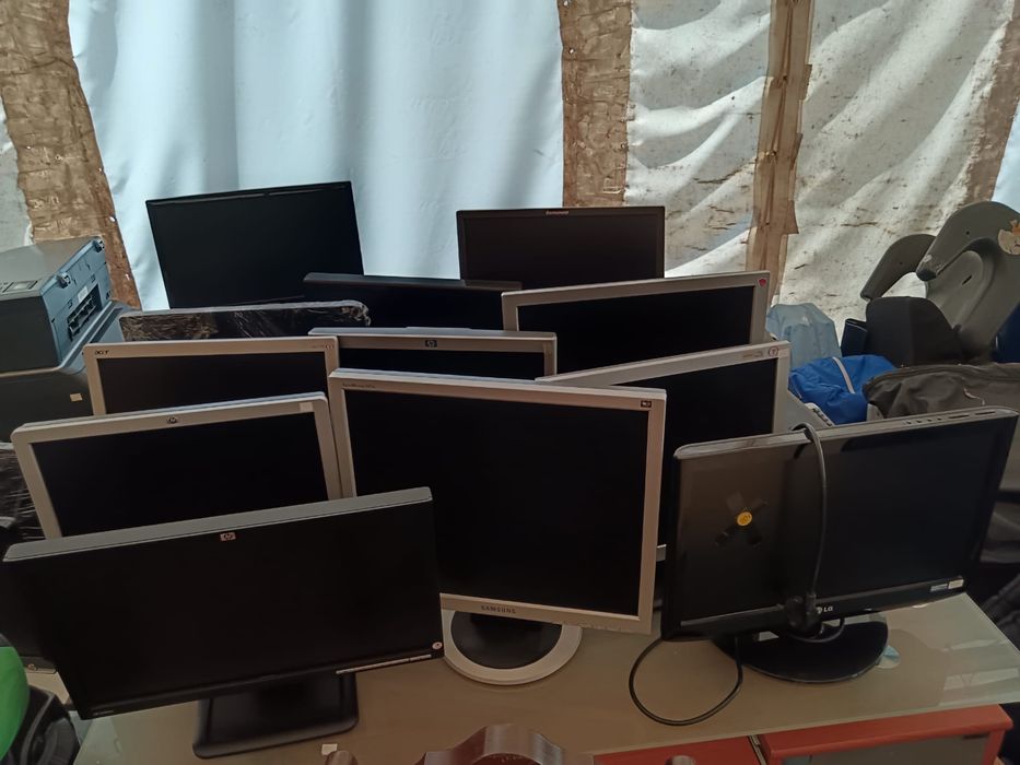 Monitores em bom estado