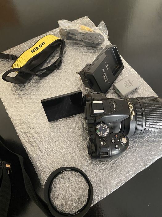 Reflex DSLR Nikon D5300 + Af-S Nikkor 18-105mm 1:3,5-5,6 VR
