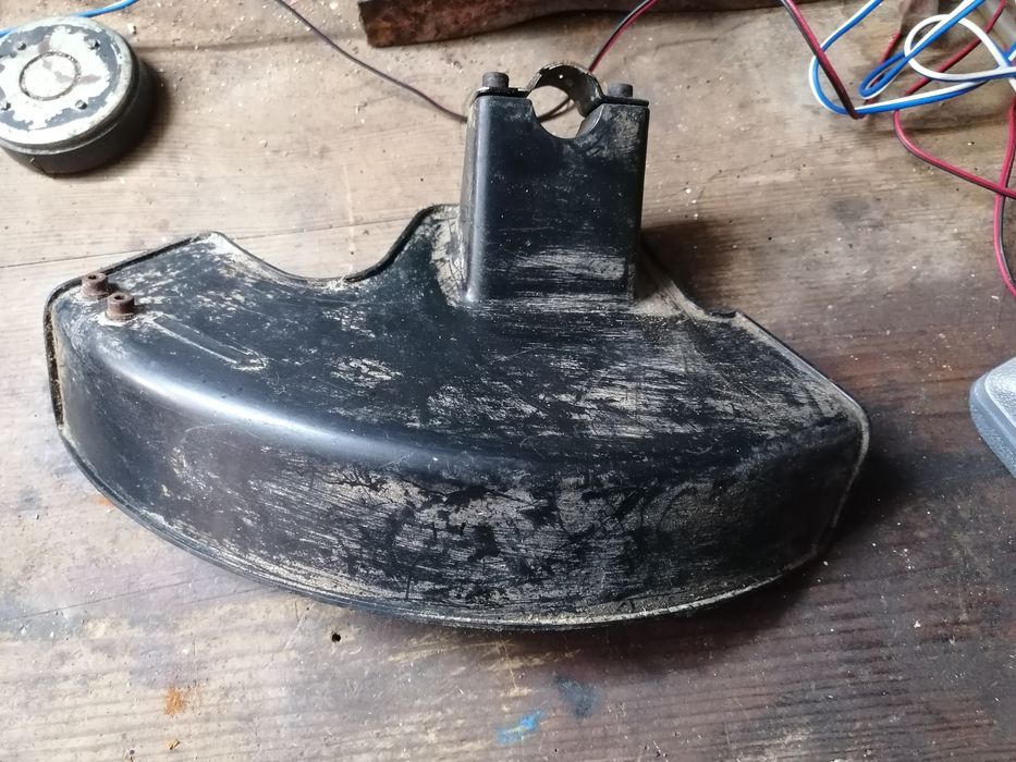 Protecção de roçadora usada