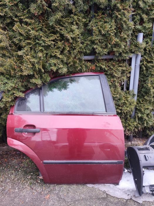 Drzwi ford mondeo MK3 2005 czerwone